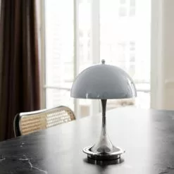 Louis Poulsen Panthella V2 Table Lamp Portable Tischlampe Hergestellt Aus Acryl Hergestellt Aus Aluminium Lampenschirm Aus Acryl, Lampensockel Aus Aluminium Tragbar Grey Opal Acrylic -Tischlampen Verkäufe louis poulsen panthella v2 tischlampe tragbar 20