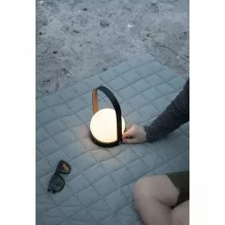 Menu Carrie Lamp, Brushed Brass -Tischlampen Verkäufe menu carrie lamp 9