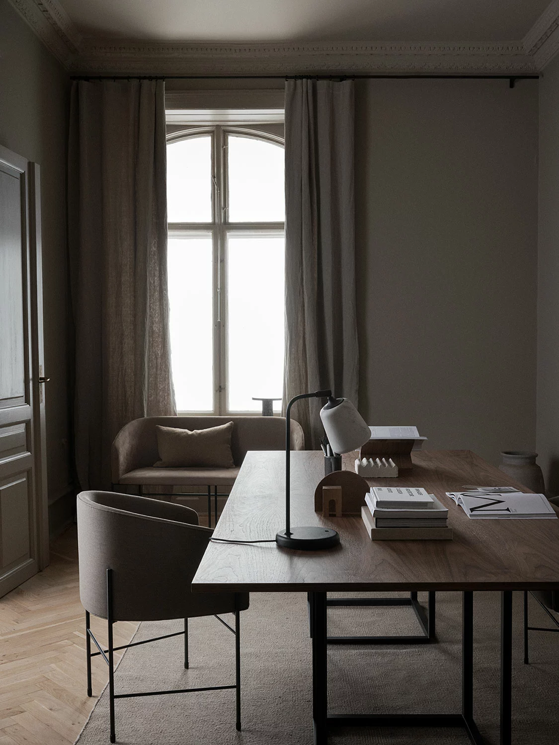 New Works Material Table Lamp, Light Gray Concrete 3 New Works Material Table Lamp, Light Gray Concrete – Bild 3