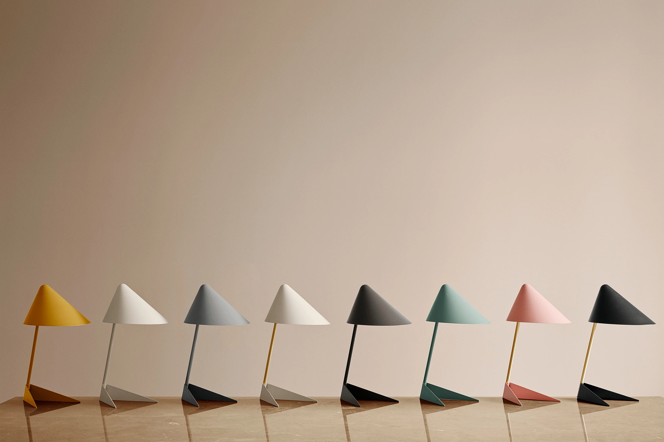 Warm Nordic Ambience Table Lamp, Warm White/Brass 2 Warm Nordic Ambience Table Lamp, Warm White/Brass – Bild 2