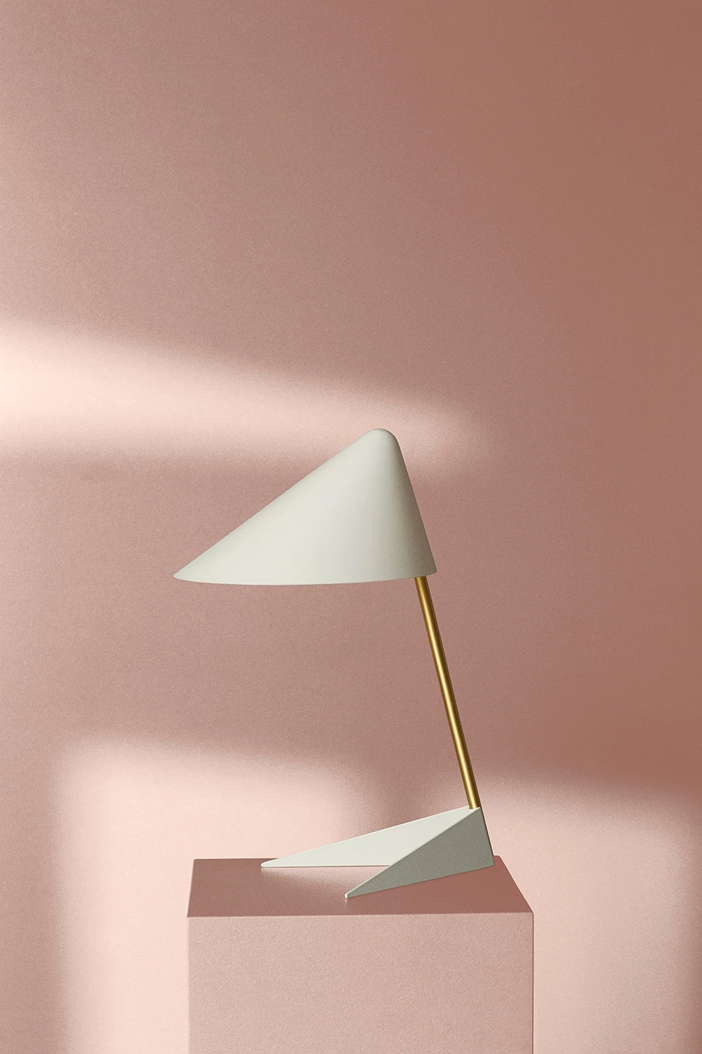 Warm Nordic Ambience Table Lamp, Warm White/Brass 5 Warm Nordic Ambience Table Lamp, Warm White/Brass – Bild 5